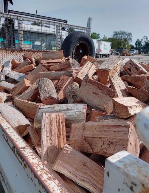 Top Quality Kiln Dried Firewood / Oak and Beech Firewood Logs / Firewood in 40l bags.